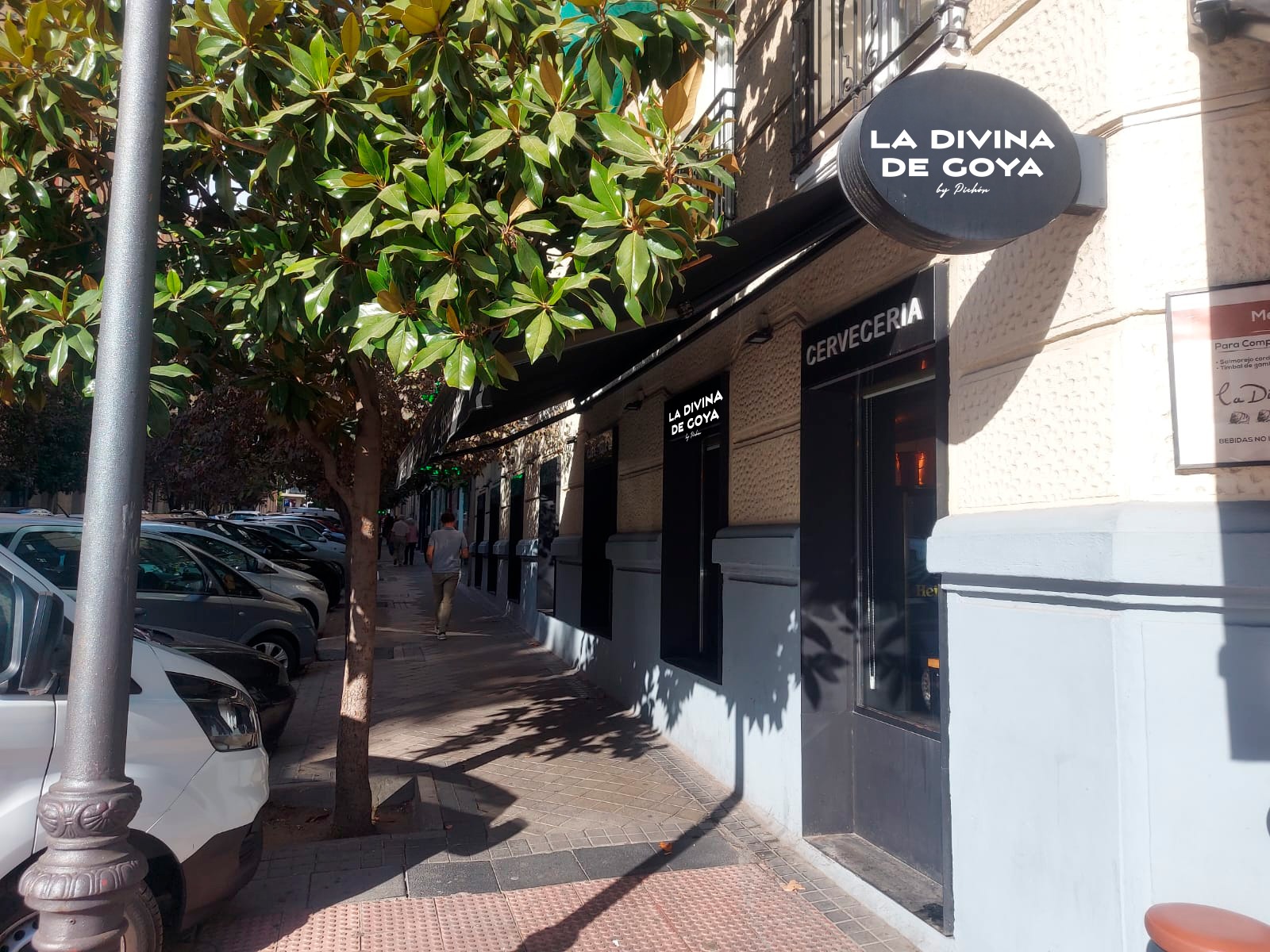 Entrada del Restaurante La Divina de Goya